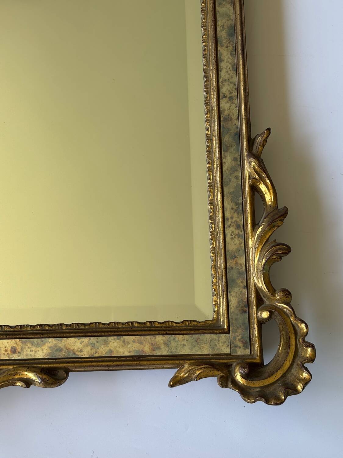Miroir doré style Louis XV