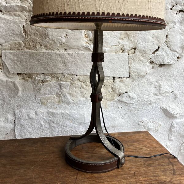 Pied de lampe de table en fer et cuir par Jean-Pierre Ryckaert - 1950