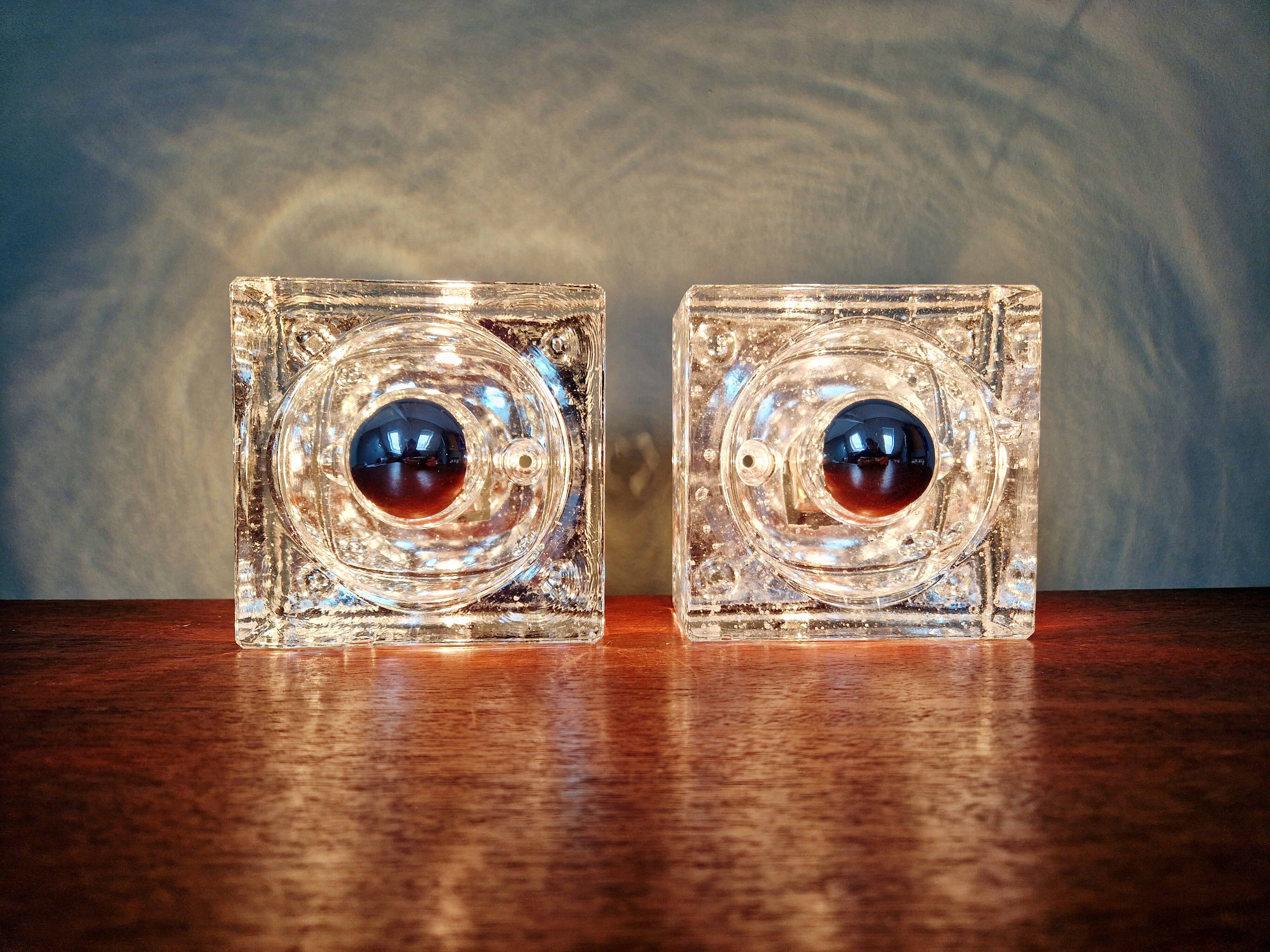 Pair of Ice Cube wall sconces in transparent bubbled glass, 1970s.