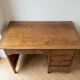 Bureau industriel vintage en bois massif brun