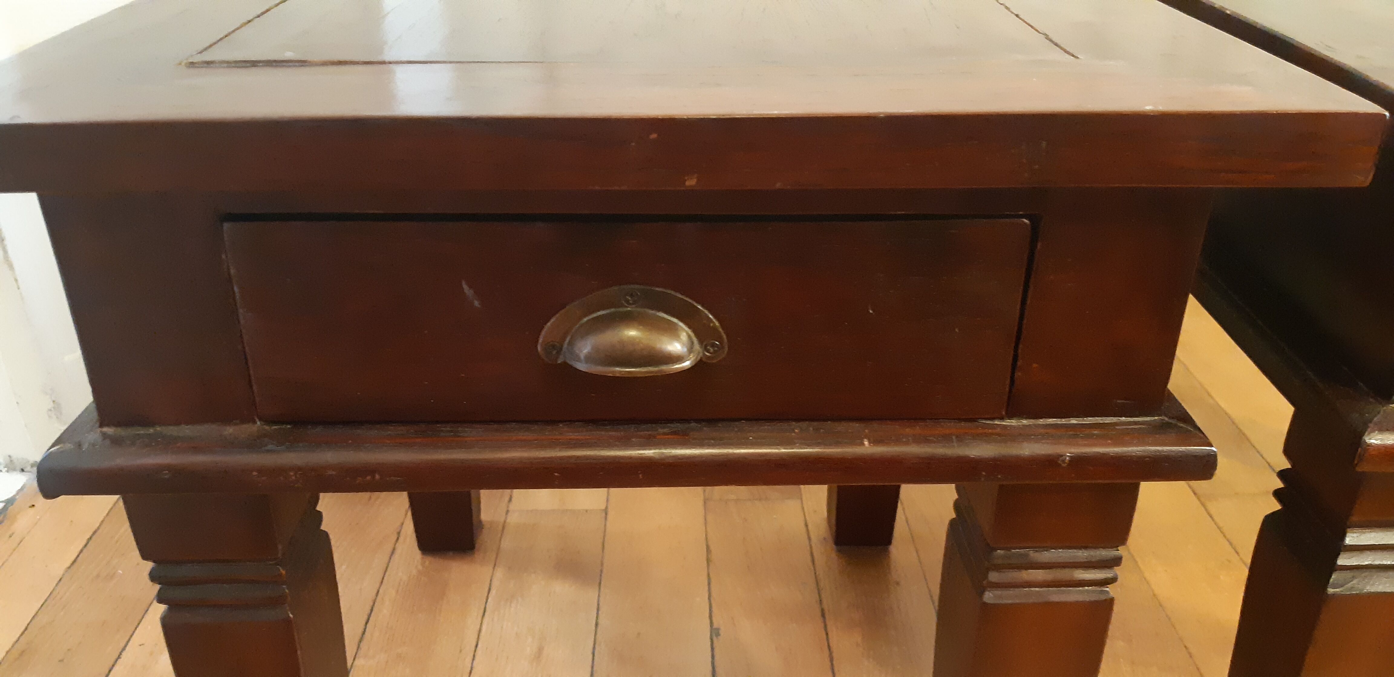 Tables de chevet en bois exotique