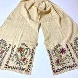 Broderie à la main méditerranéenne antique, héritage de l'artisanat grec