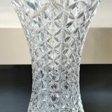 Large Tulipier Vase in cut Bohemian crystal. Star/diamond patterns. High 26 cm