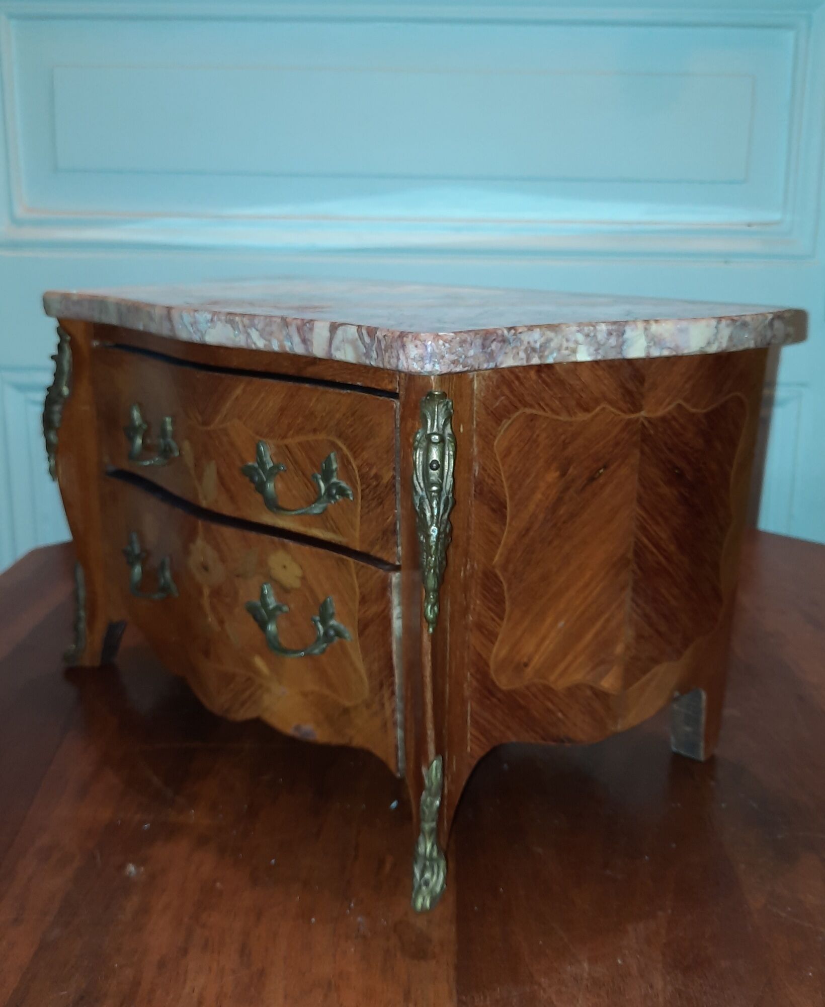 Miniature chest of drawers in Louis XV style marquetry