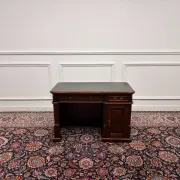 Compact Classic English Desk