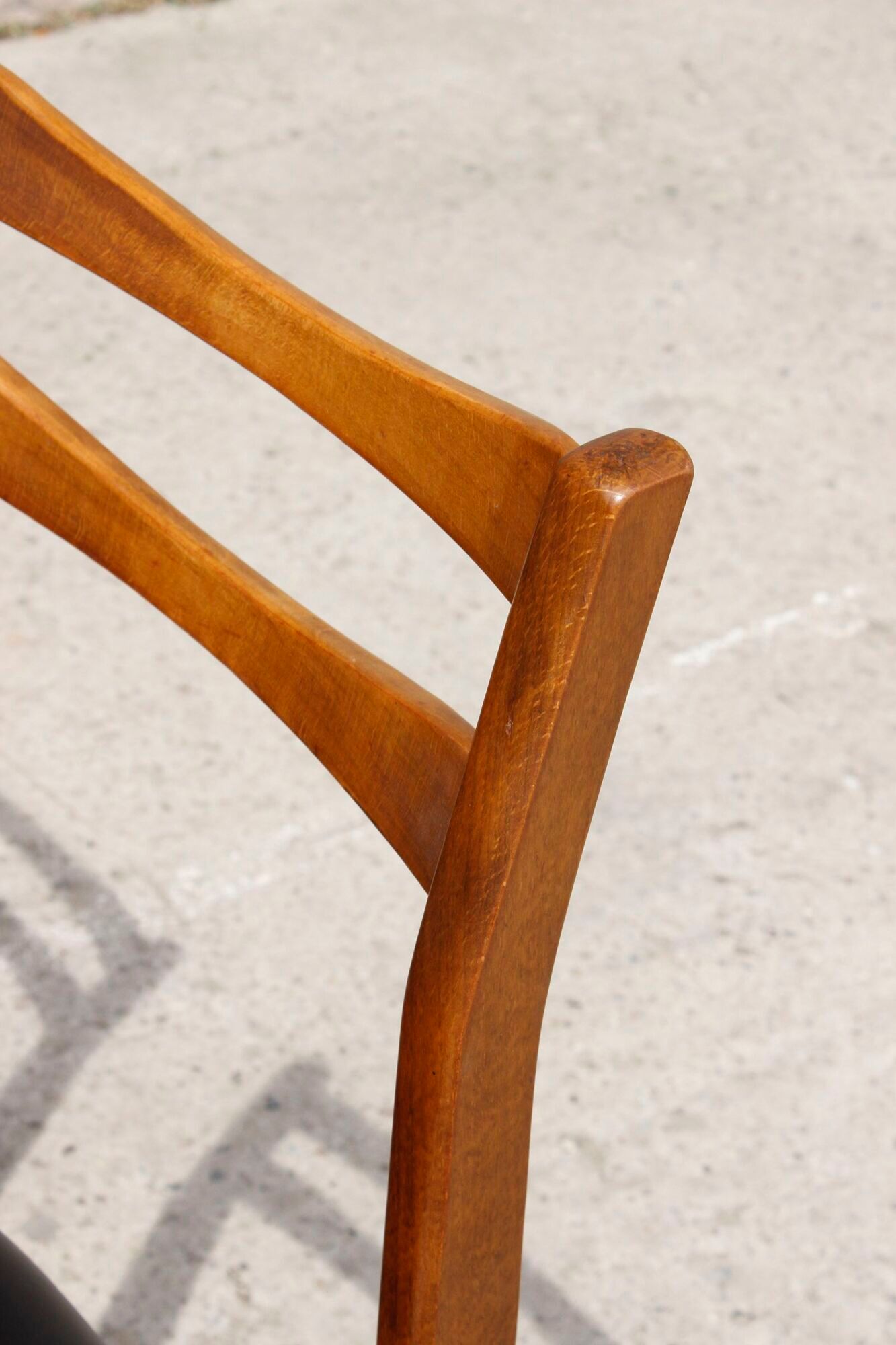 Set of 6 Scandinavian chairs in beech and black skaï, 1960s