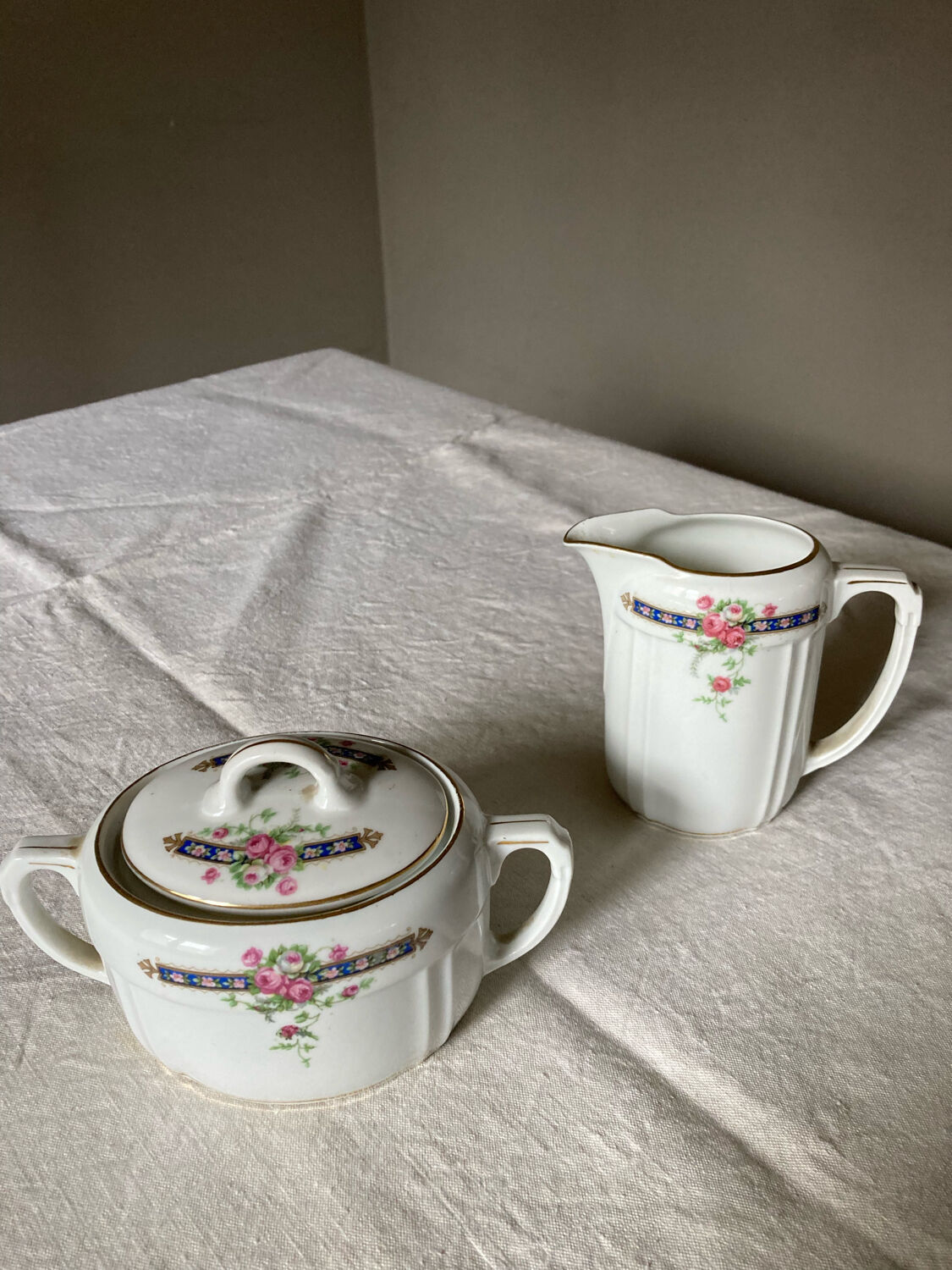 Set of dishes