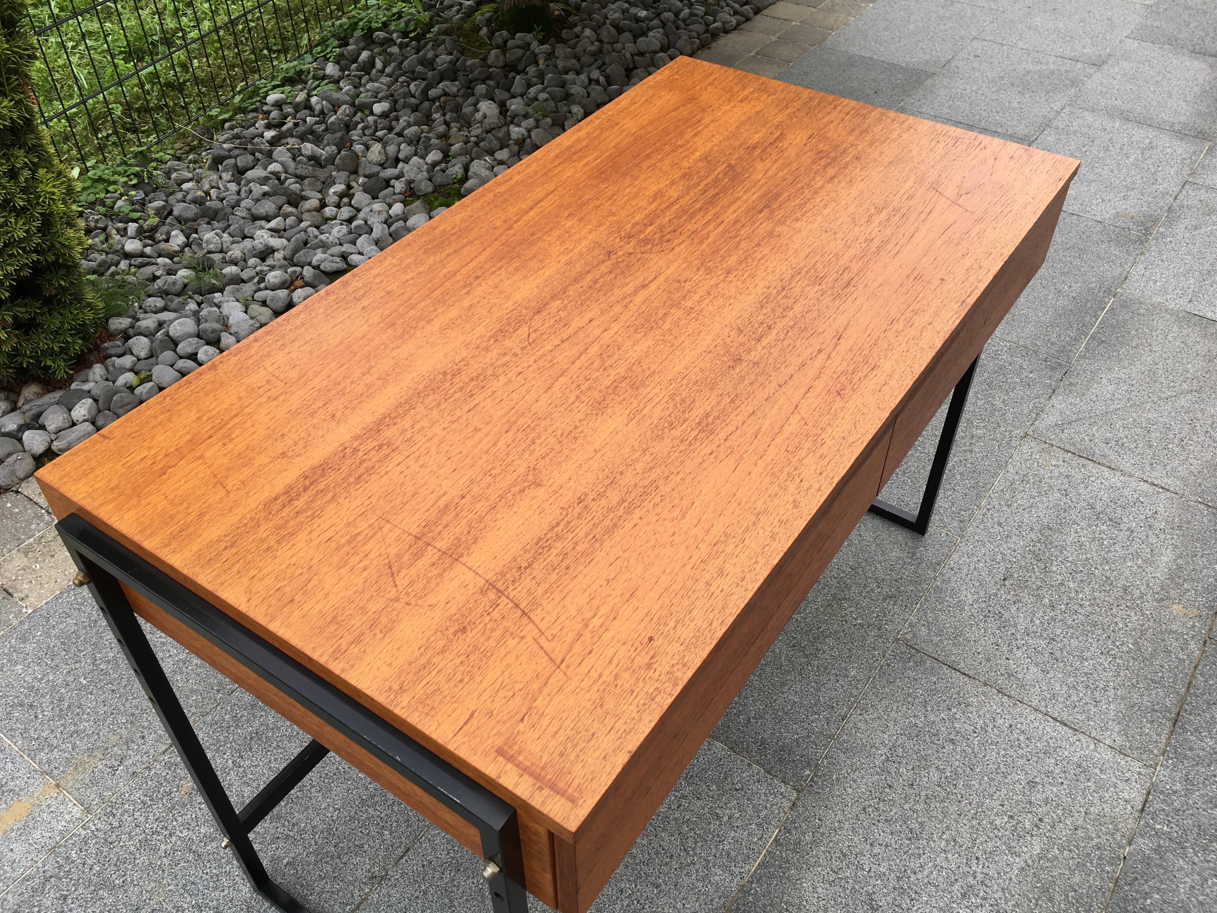 Minimalist design desk 70s