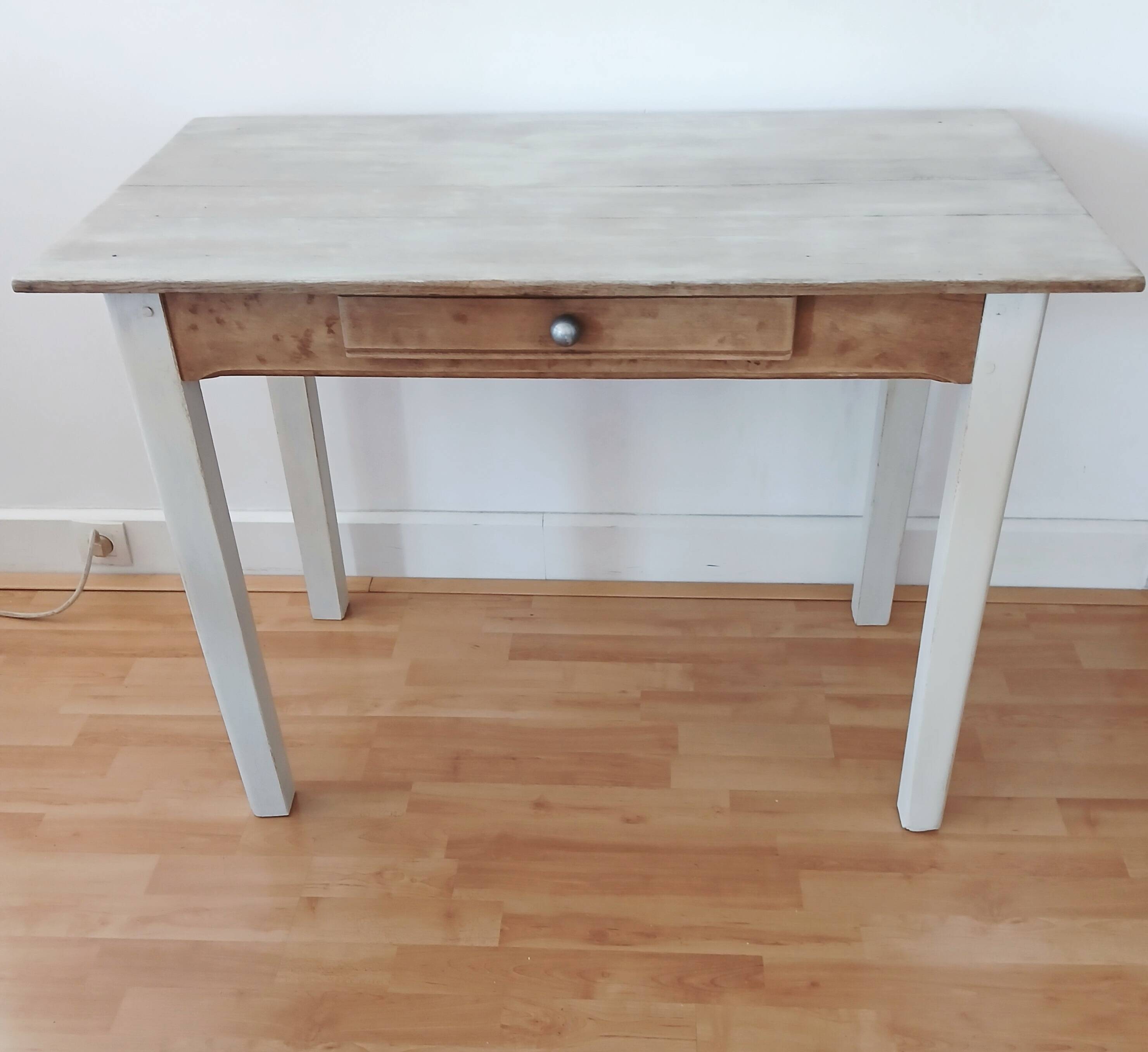 VINTAGE FARM TABLE