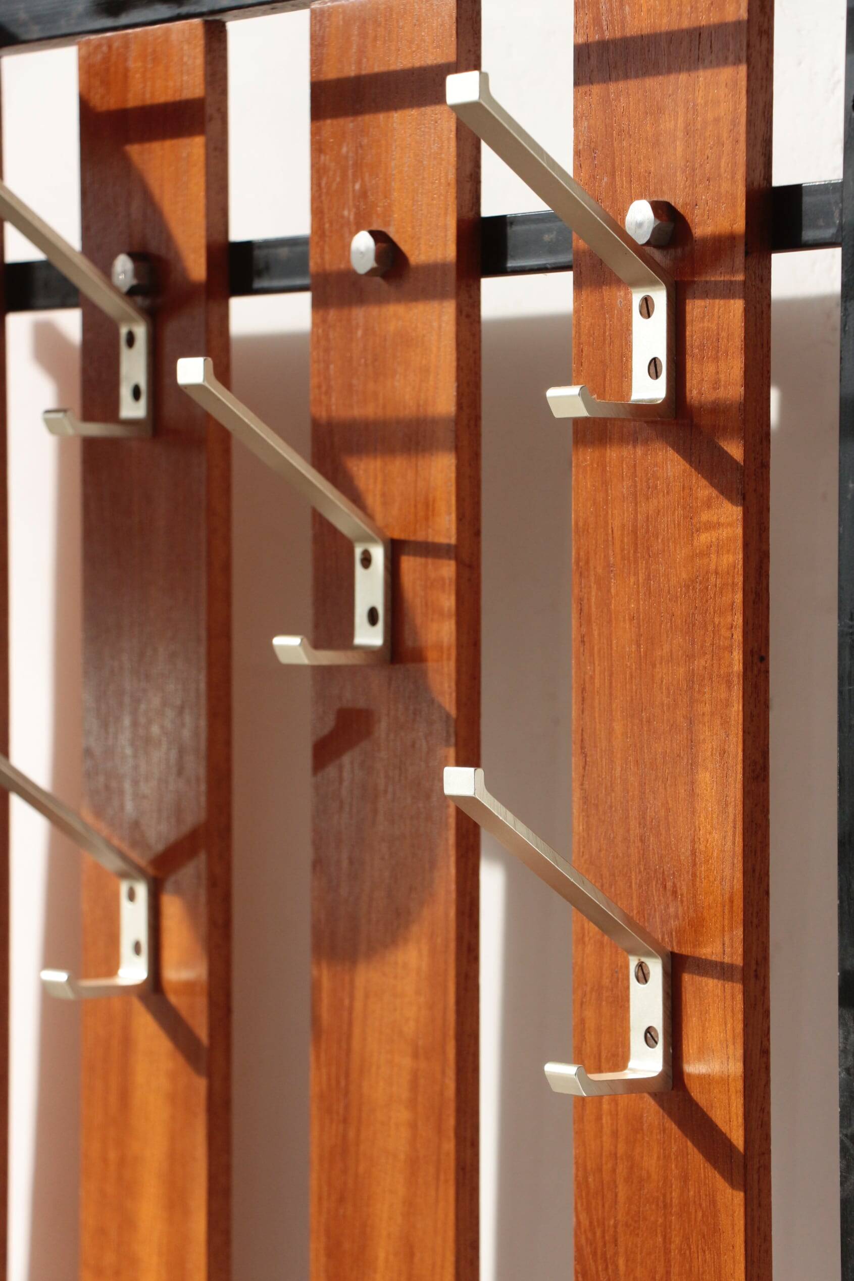 Vestiaire d’entrée vintage – Meuble à patères, miroir et rangements