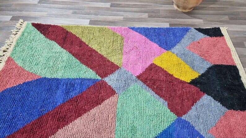 Pure wool rug with traditional coloured patterns, size 1.5/2.5 m.