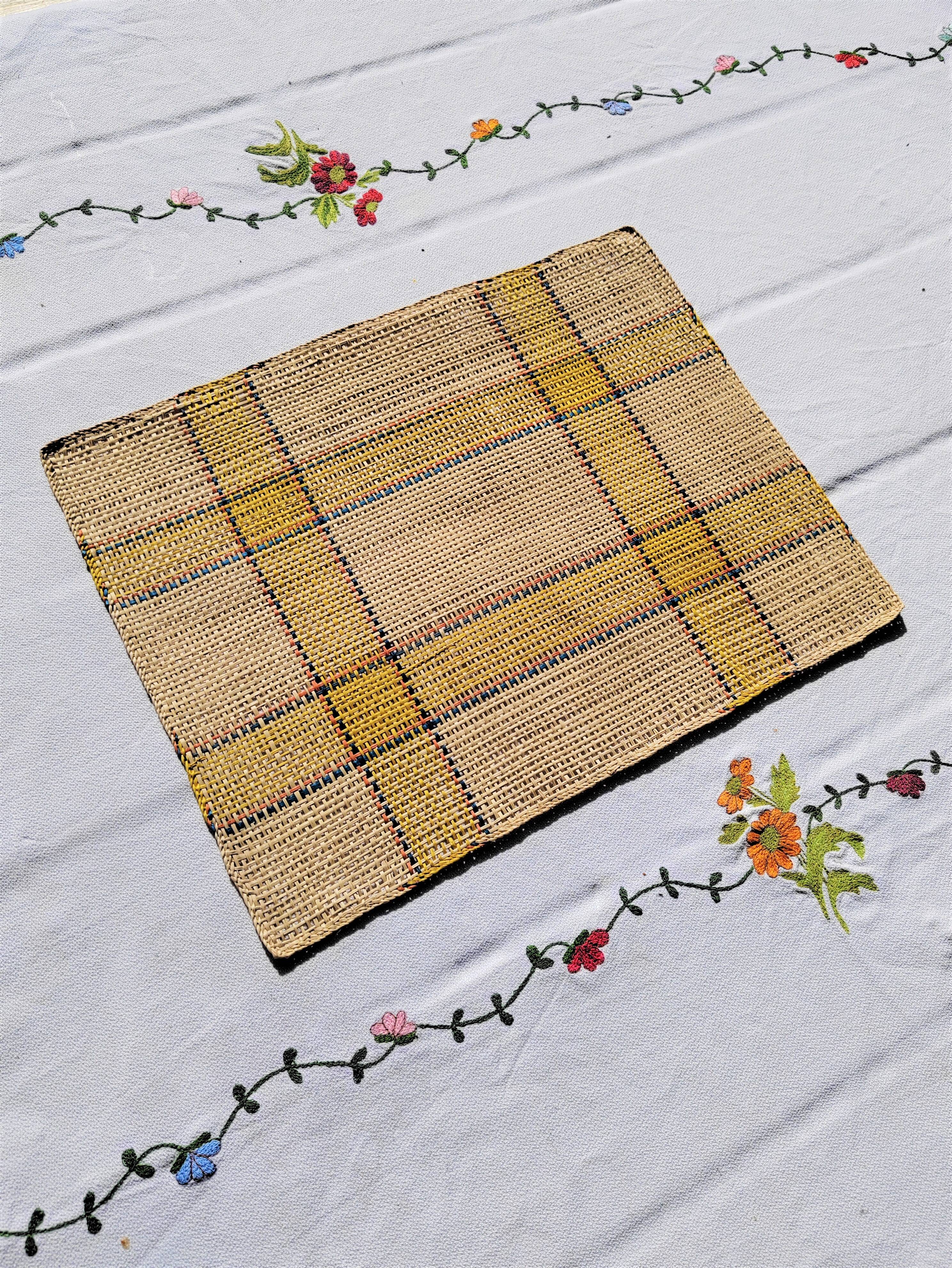 Suite of 6 placemats in woven raffia 70s