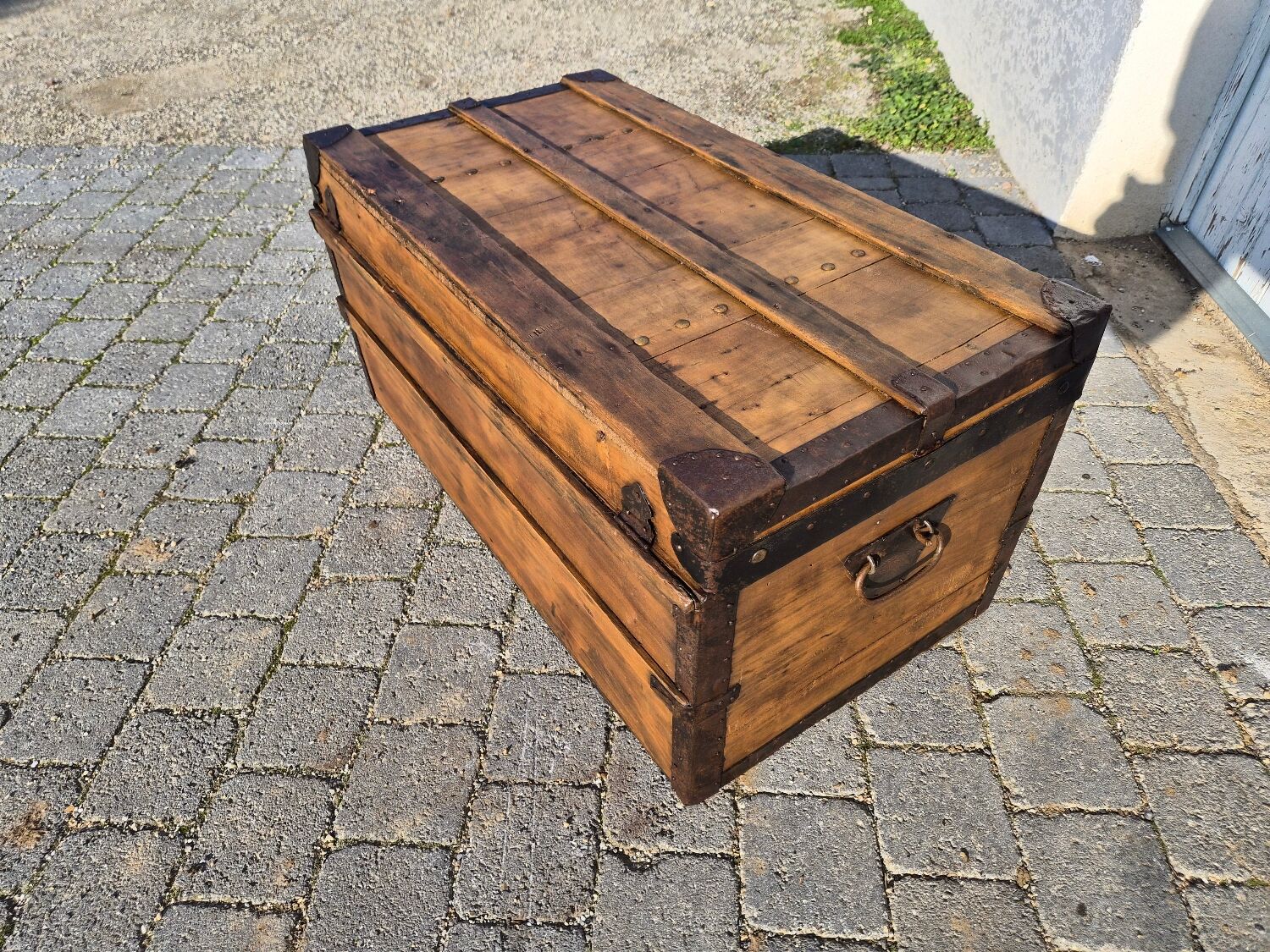 Old trunk coffee table bar