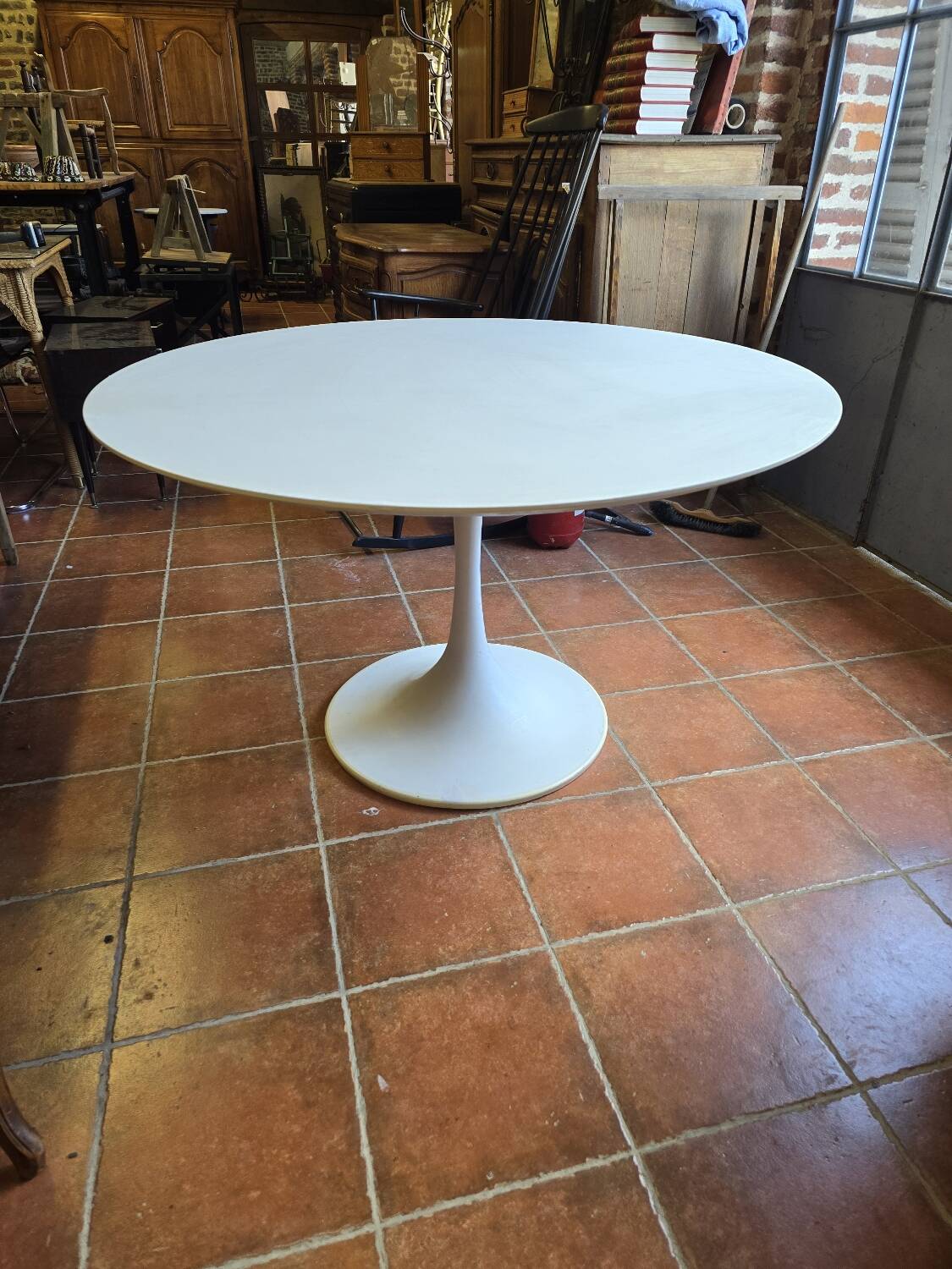 Tulip foot table from the 70s, 120cms in diameter