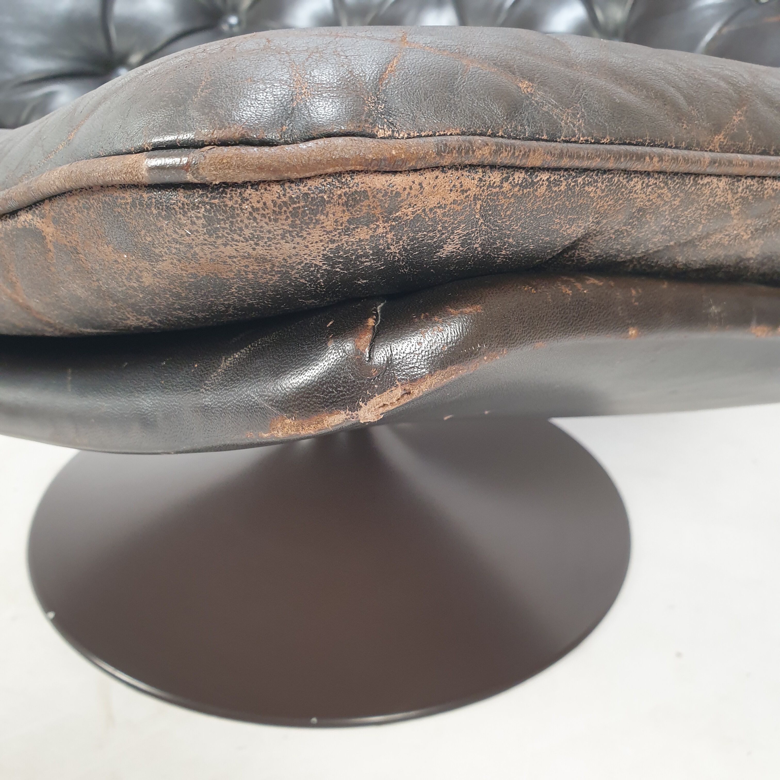 F588 armchair and ottoman by Geoffrey Harcourt for Artifort, 60s