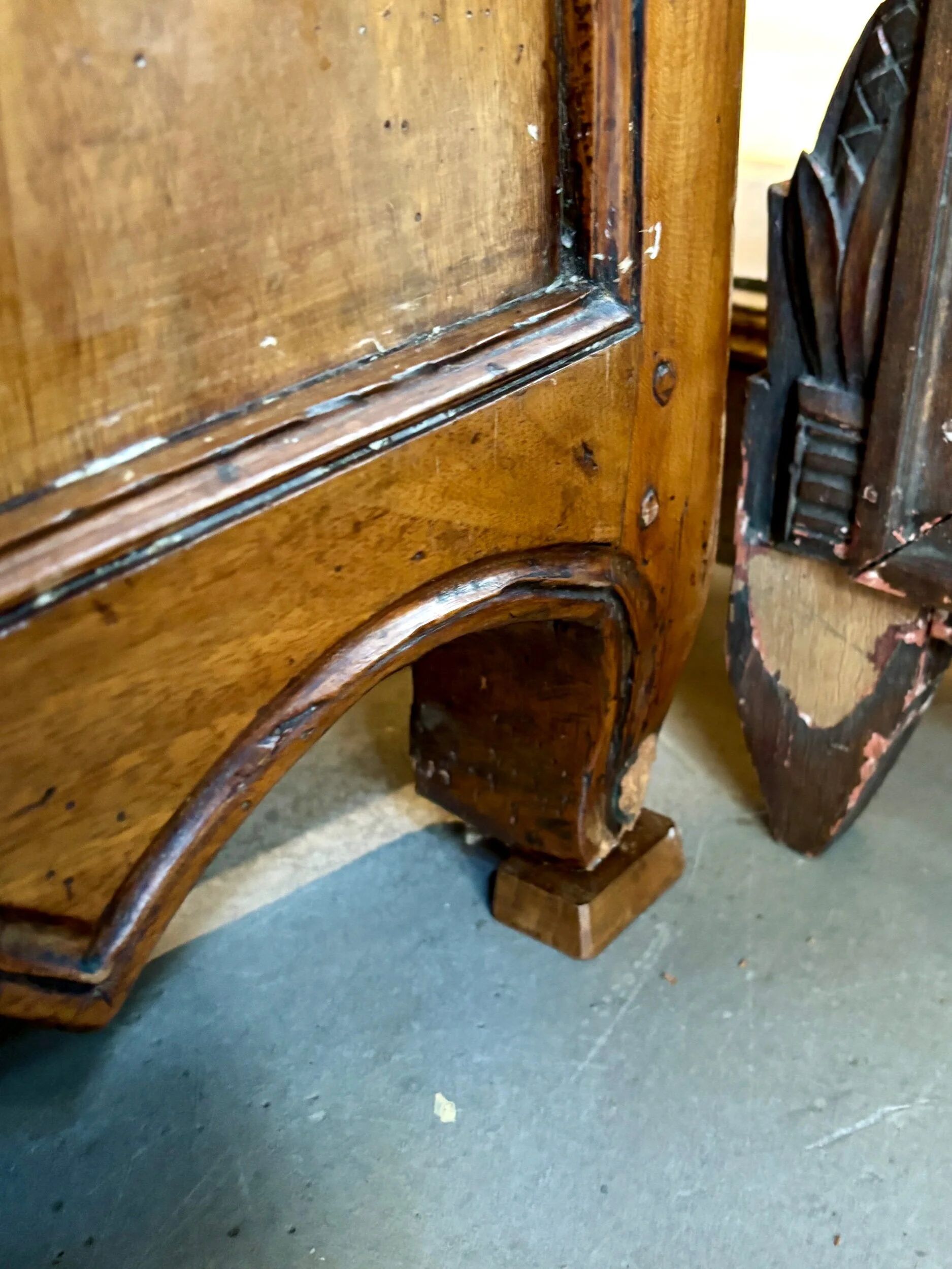 Secretary, sloped desk in walnut, 18th century ☐ 97.5 x 62 cm