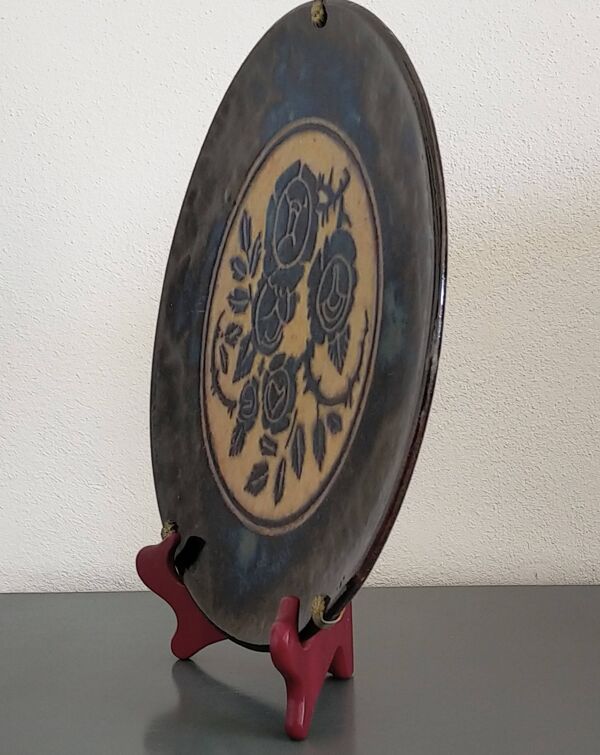 Plat Dauphinois vintage en terre cuite vernissée décor roses