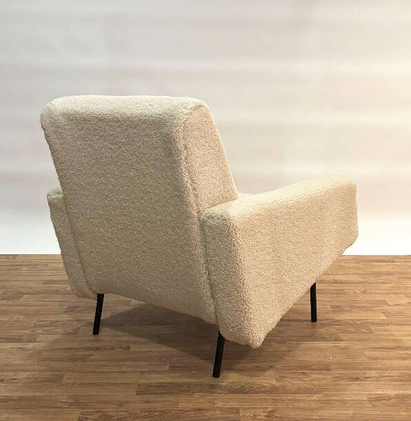 Chair by Pierre Guariche for Airborne in white.