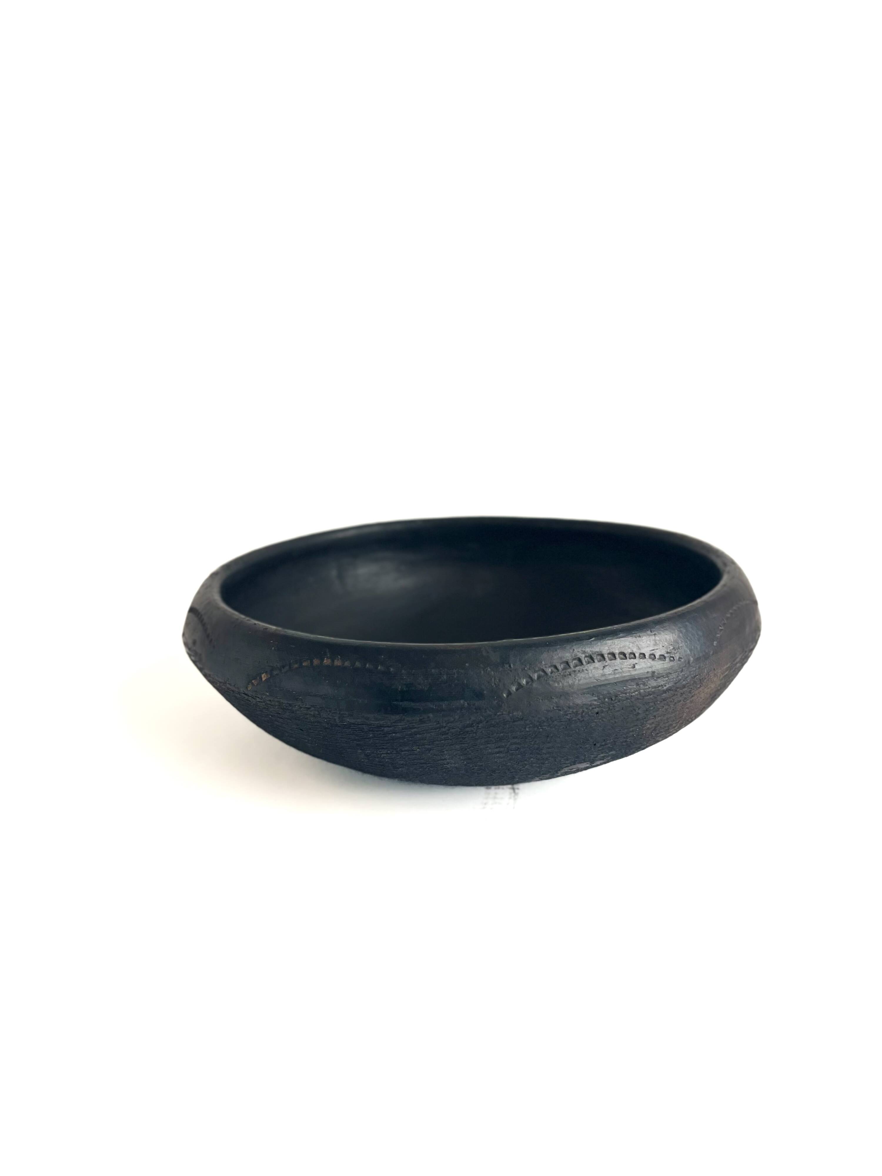 Plat Abron "Kânâh" in smoked terracotta | Ø 31cm diameter
