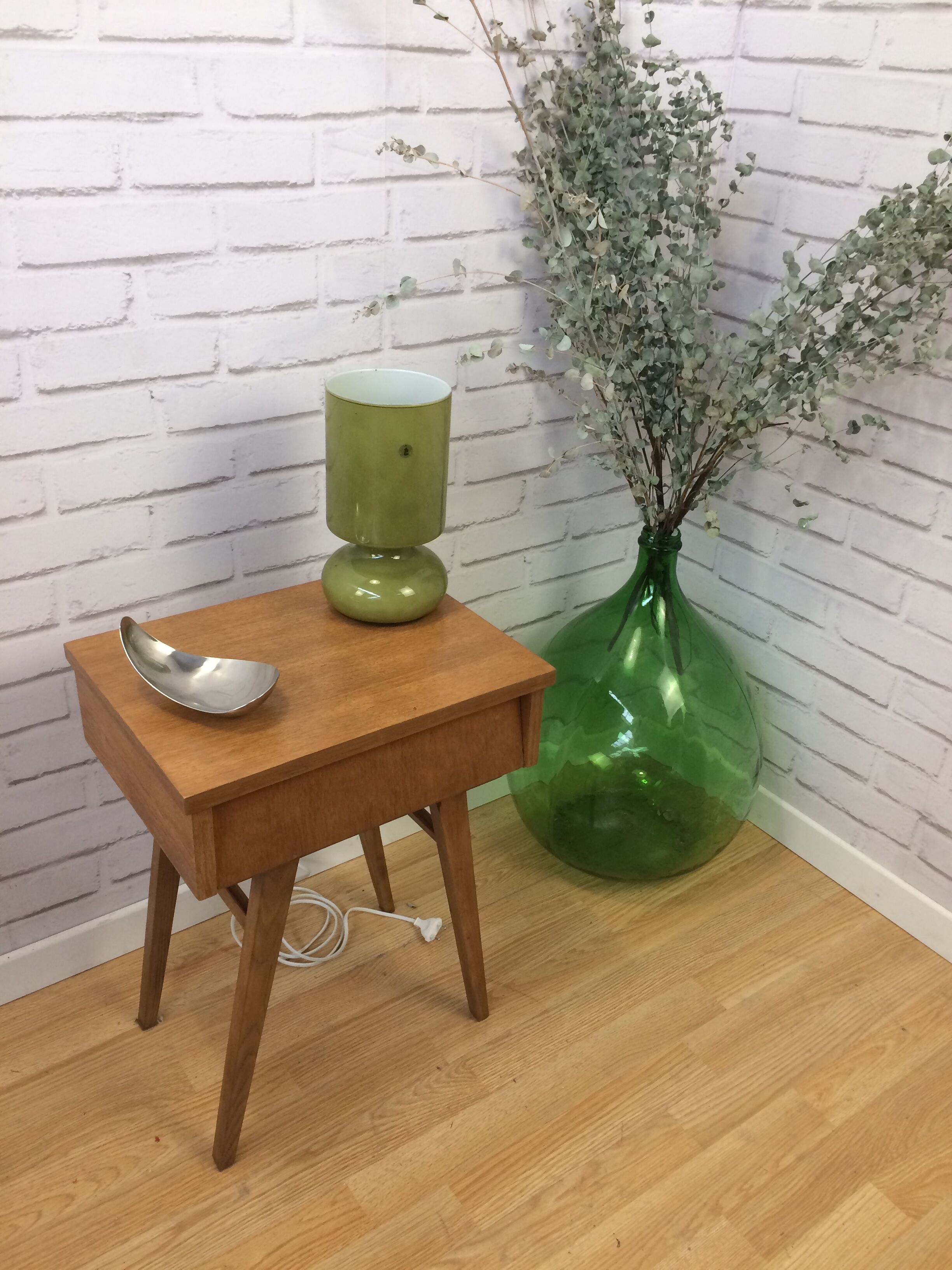 Night table feet compass