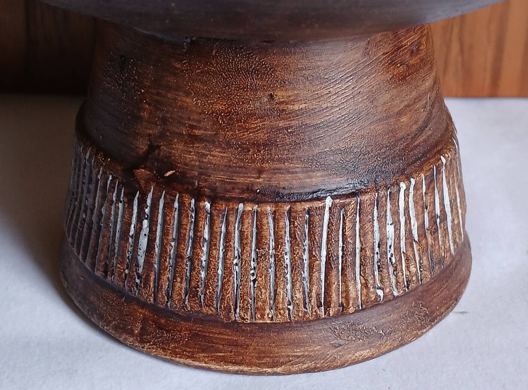 Cup on a pedestal in handcrafted scarified ceramic.