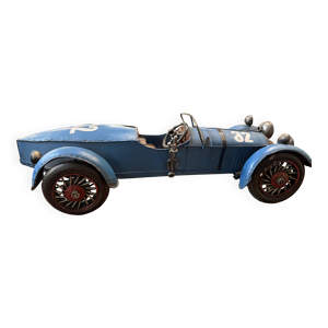 Bugatti en métal