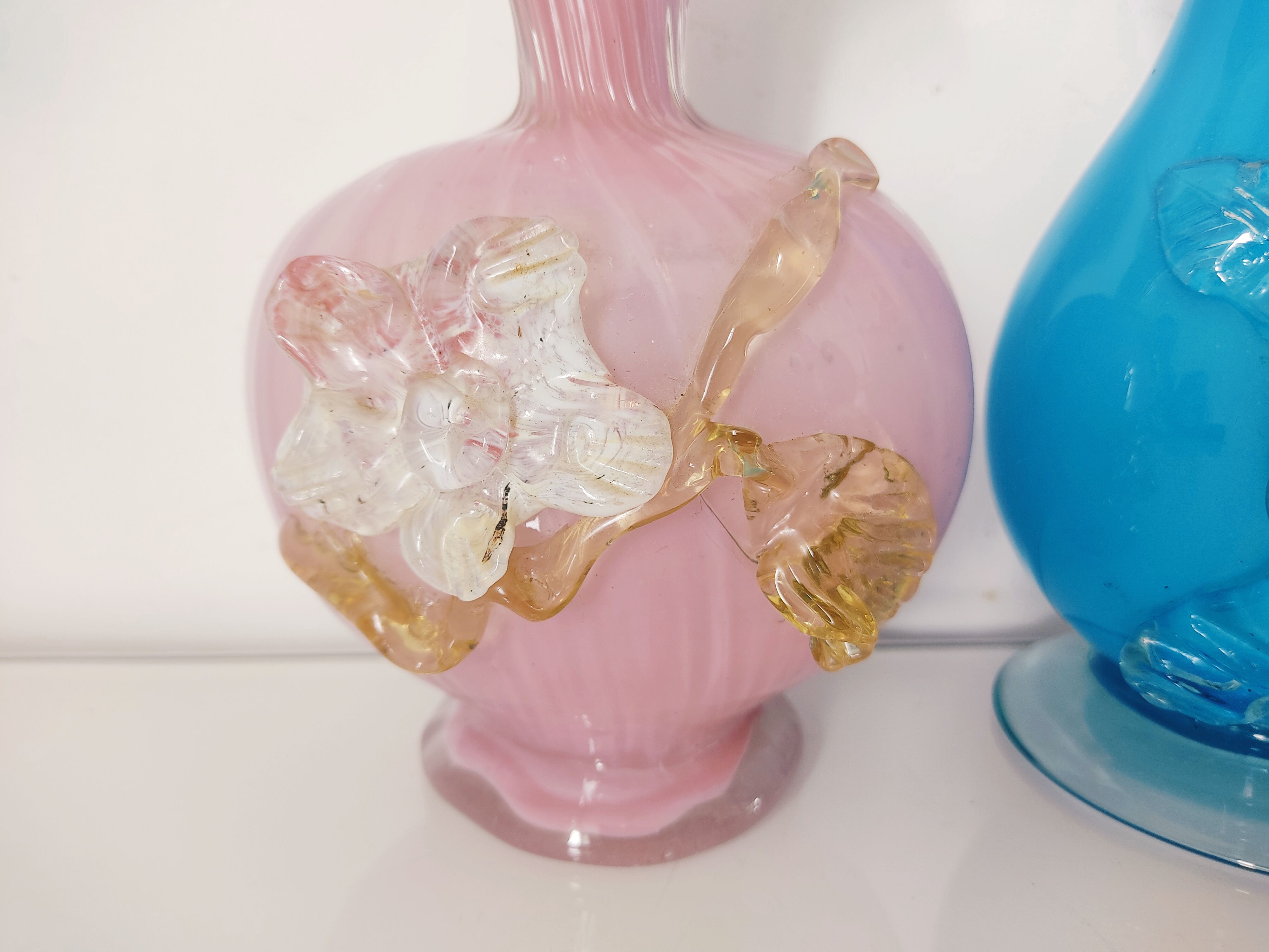 Ensemble de deux vases de Murano fleurs en relief
