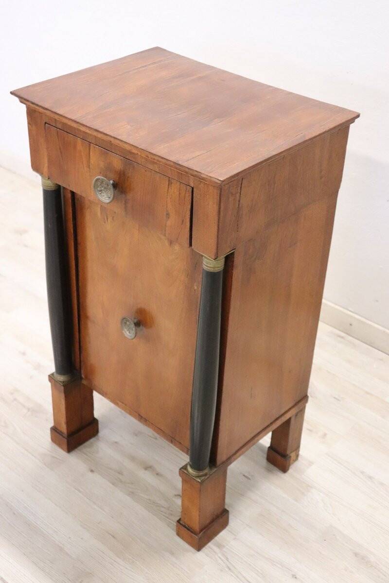 Antique nightstand in walnut, Italy early 19th century
