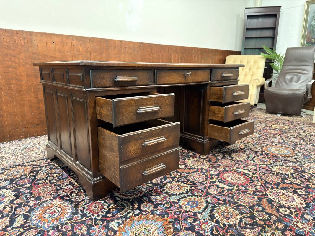 Bureau Chesterfield anglais antique