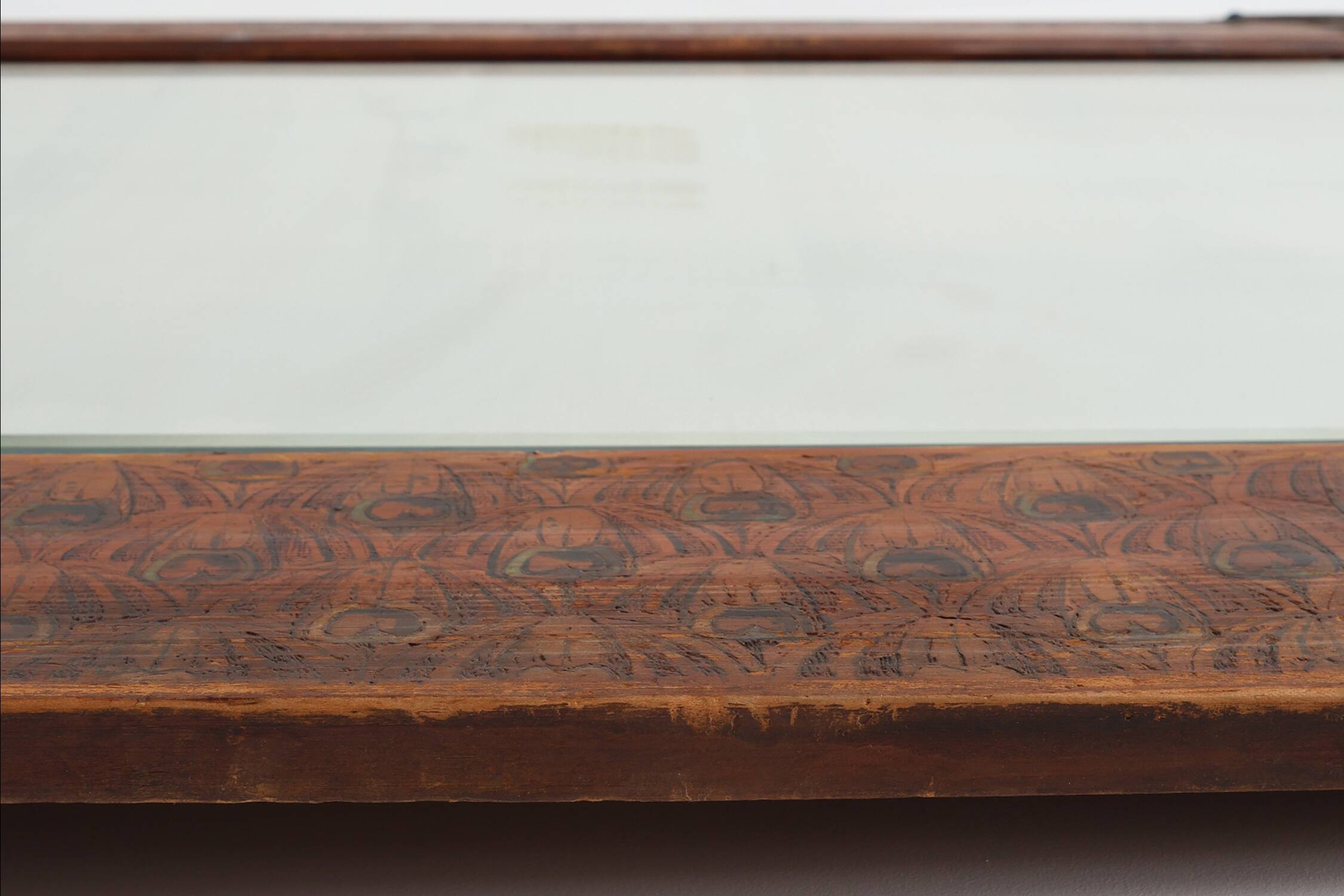 Miroir Art Nouveau à décor de paon peint à la main, France vers 1915