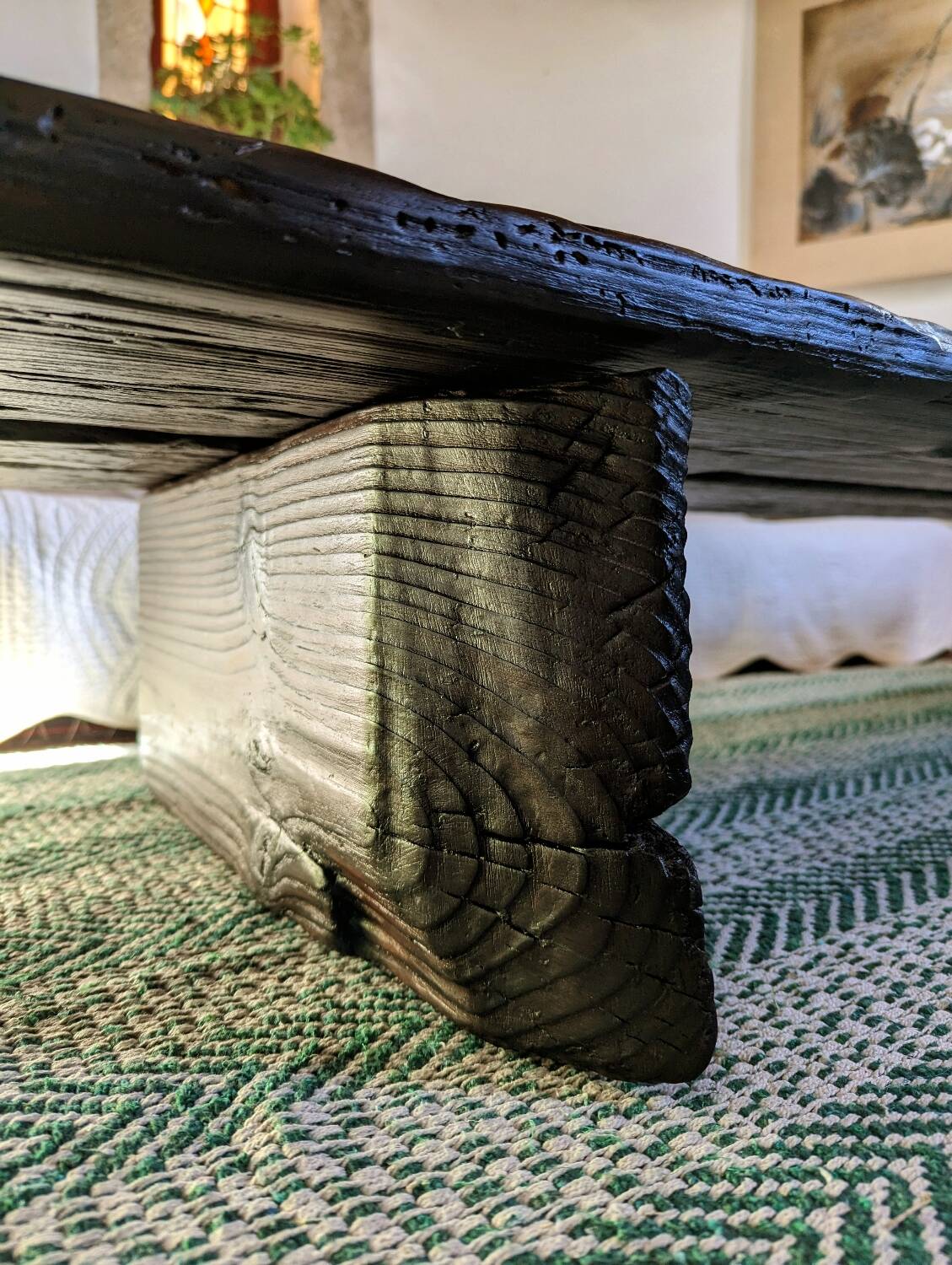 Table basse bois brûlé