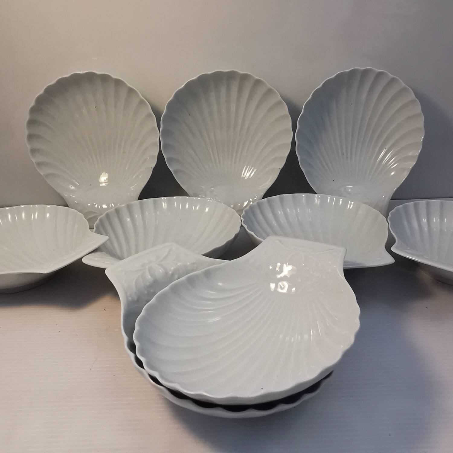 10 small dishes / ramekins / shell-shaped cups. French porcelain