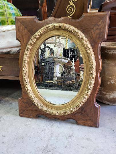 Wooden and gilded mirror with medallion center n°3