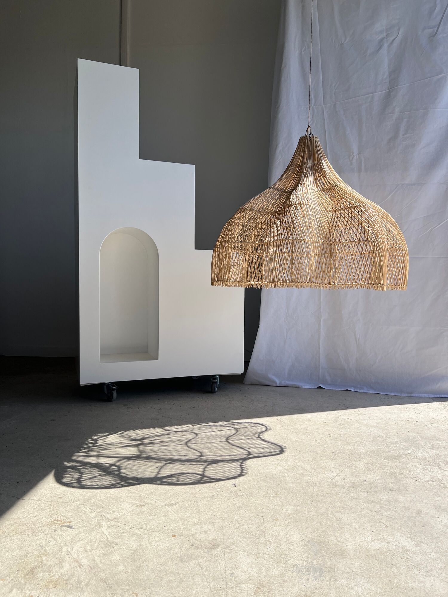 Rattan pendant lamp in the shape of a flower