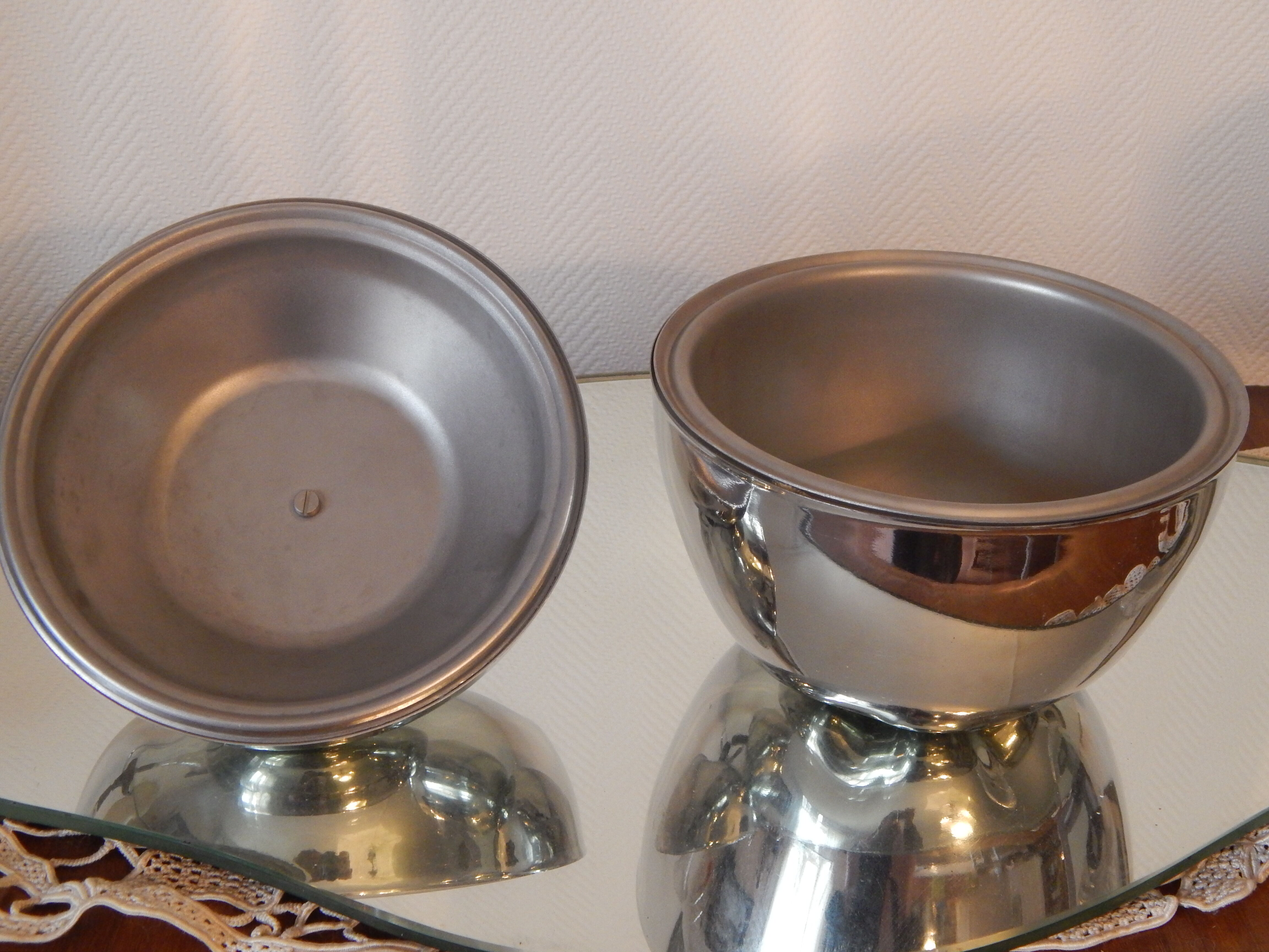 superb and rare Apple ice vintage stainless and black plastic