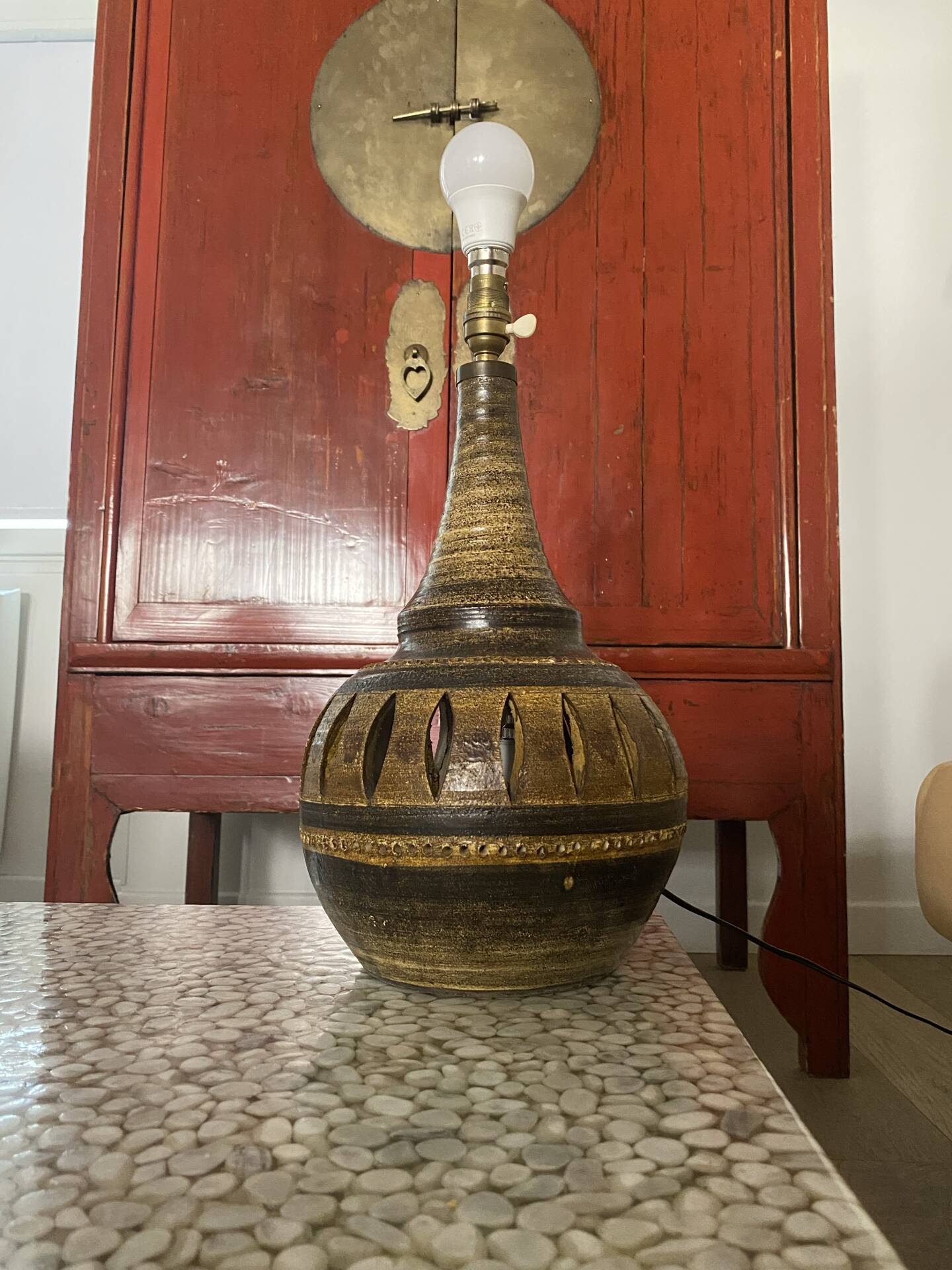 Lampe Georges Pelletier en céramique émaillée ajourée