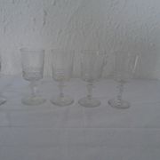 Set de 6 verres à pied anciens 2 gravés et 4 taillés porto vin