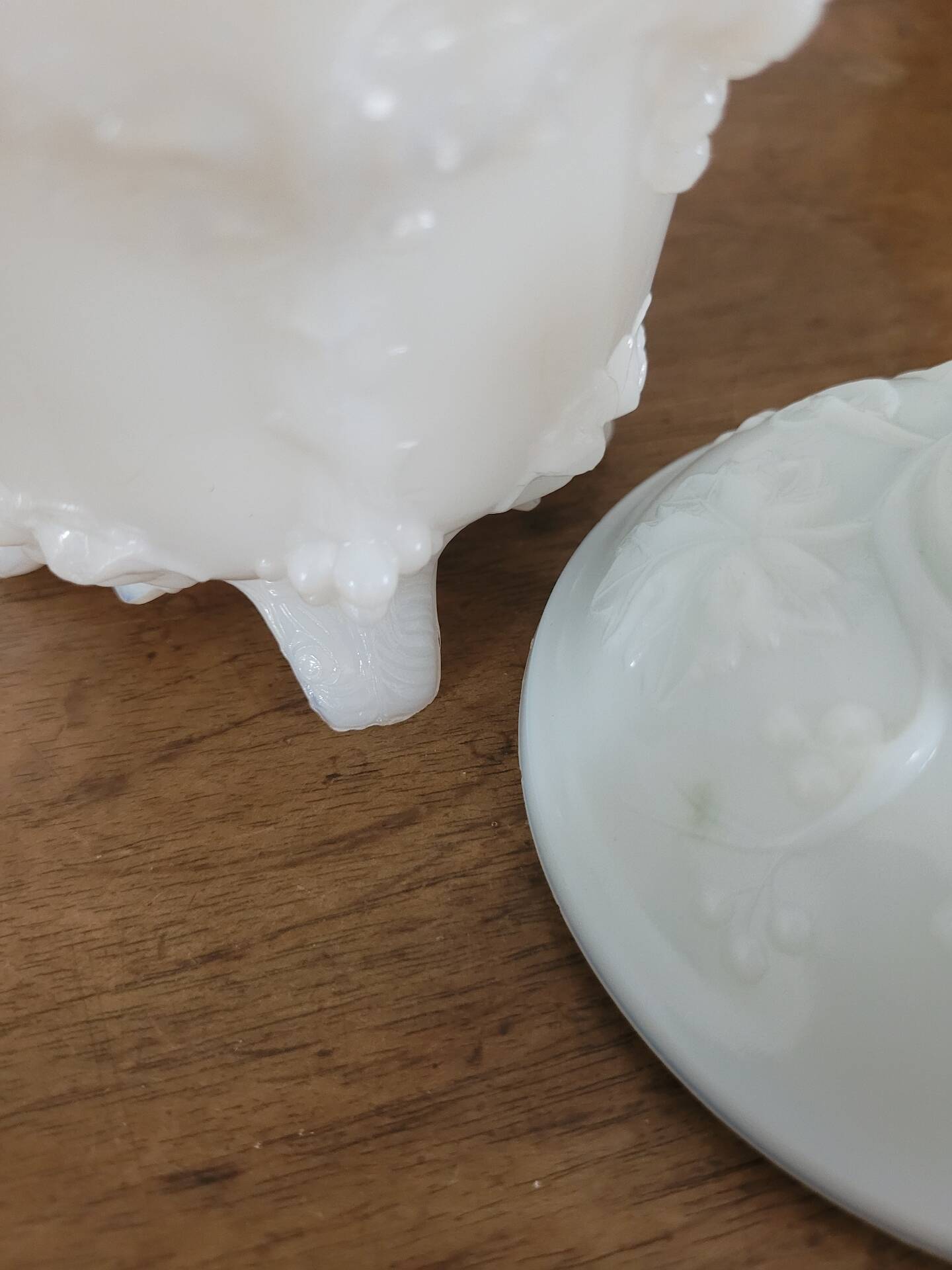 White opaline bonbonnière with floral decoration