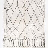 Berber carpet Beni ouarain with black graphic patterns 293x212cm
