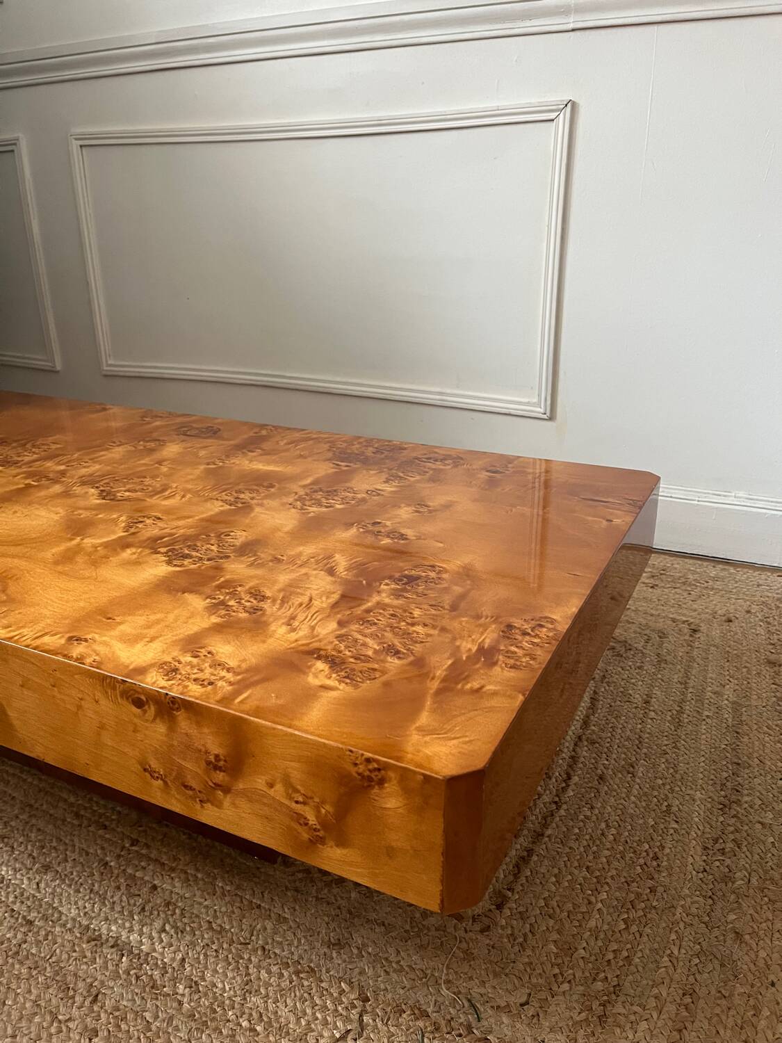 Table basse en loupe d’orme vintage 70 Rochebobois