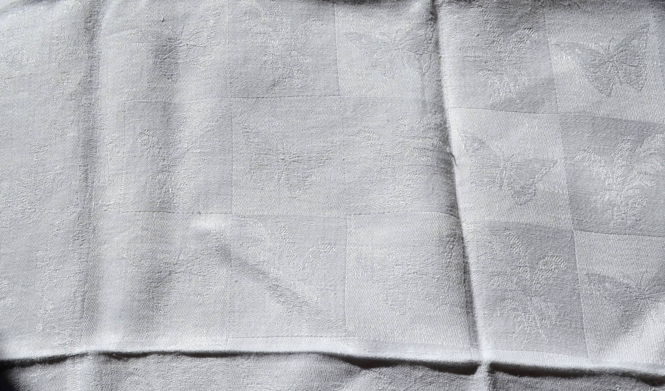 Old tablecloth & 5 linen damask napkins