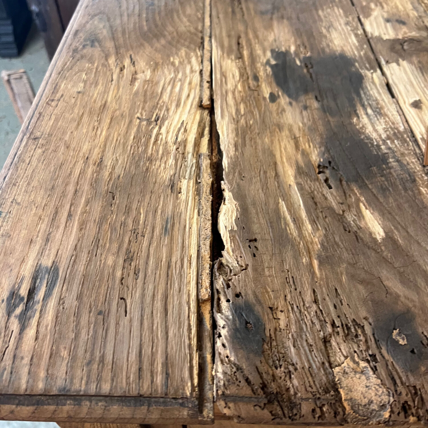 Sideboard in raw chestnut