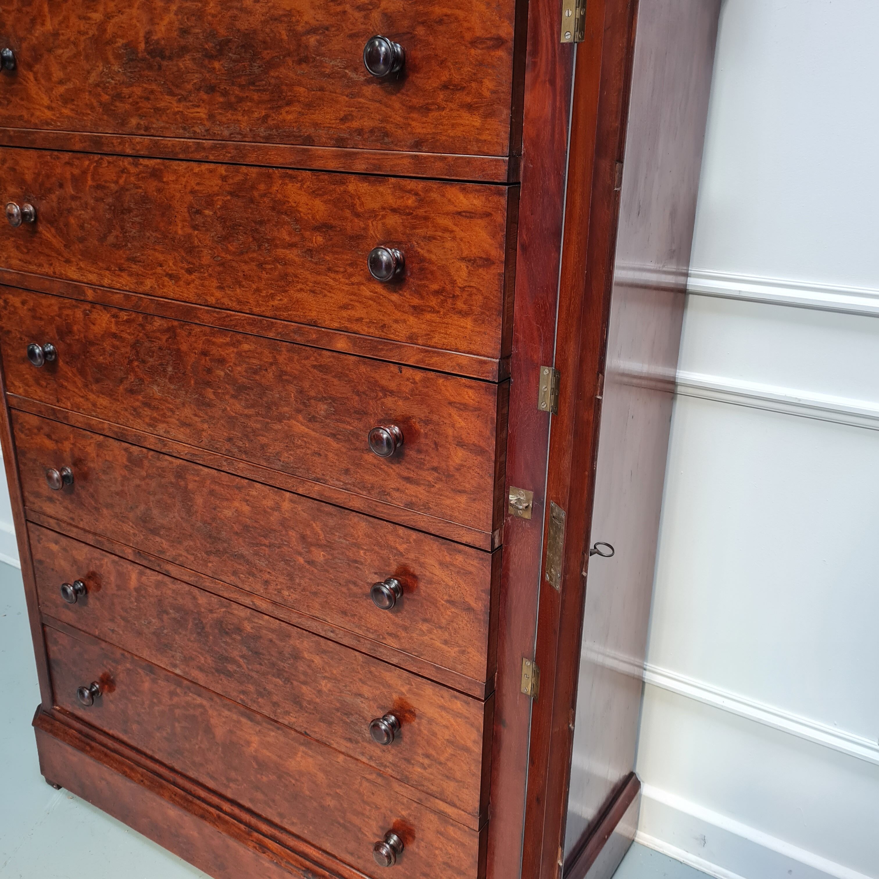 Chest of drawers