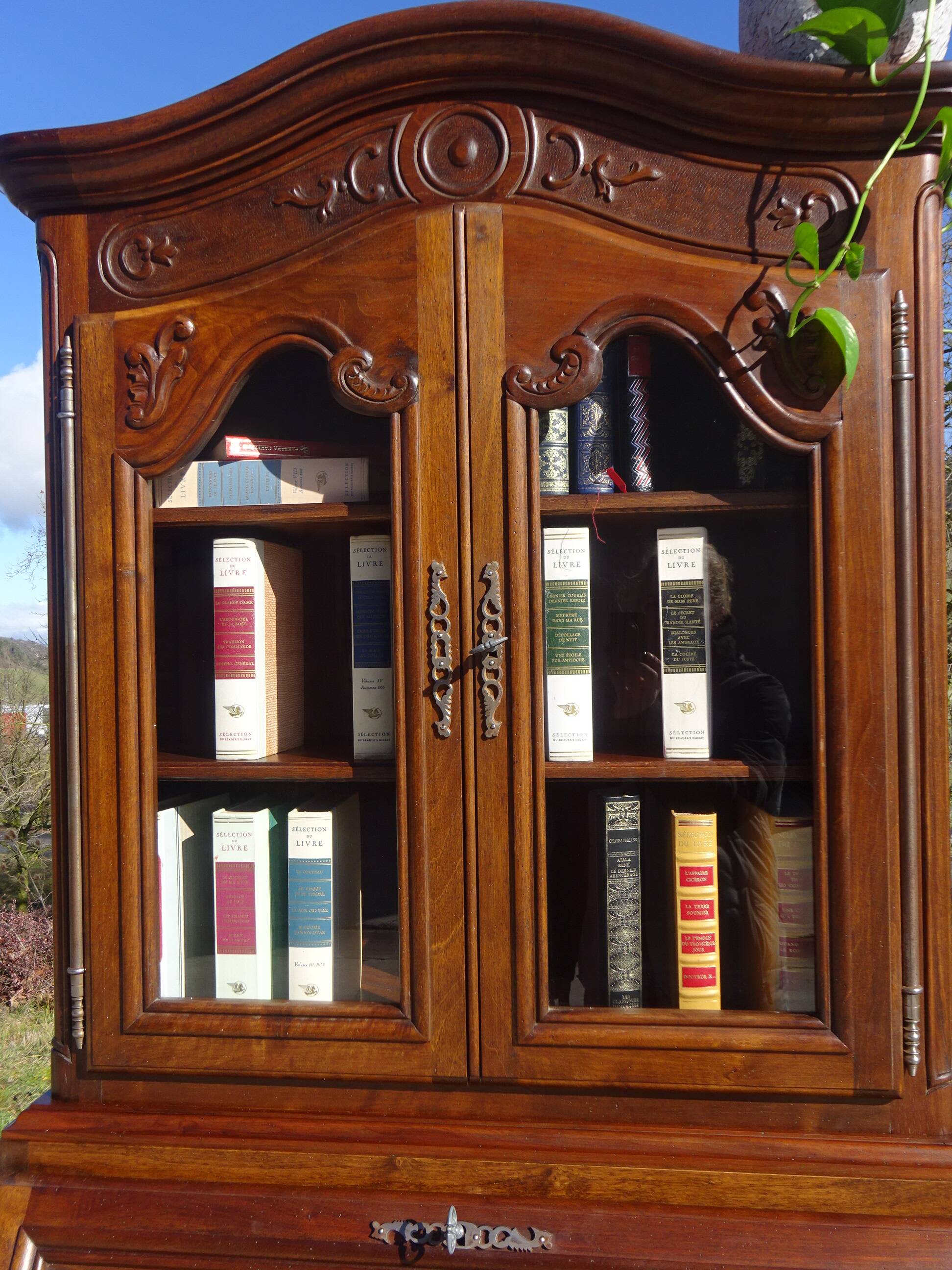 3-in-1 furniture: chest of drawers, secretary, and display cabinet, in walnut.