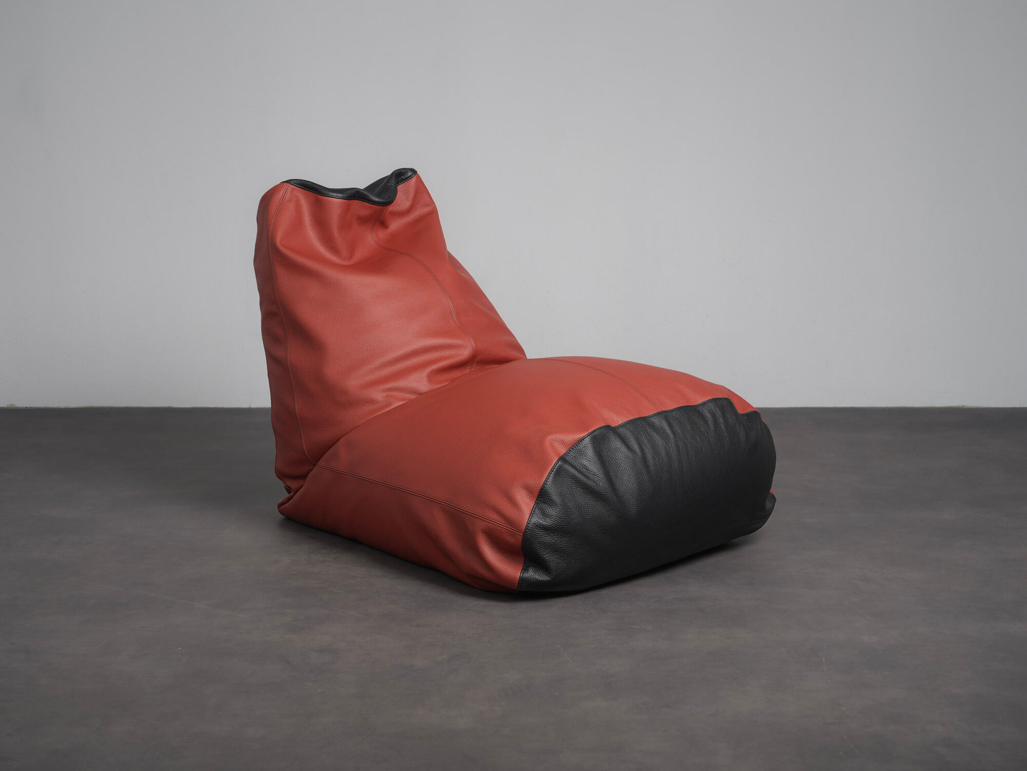 Pair of Boya leather lounge chairs by Roderick Vos for Pode, Netherlands, 2016