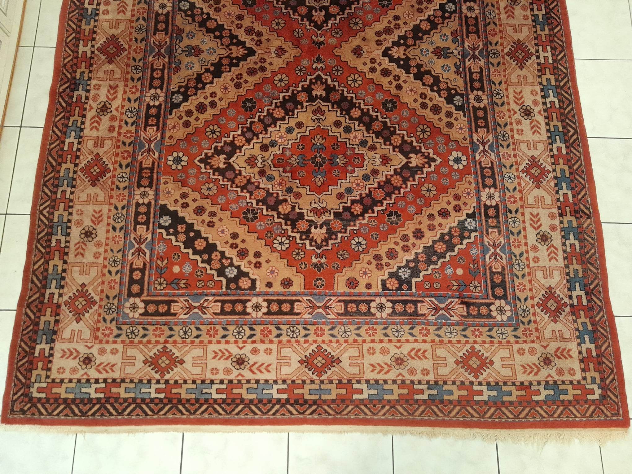 Handmade Sinkiang rug 279x204cm