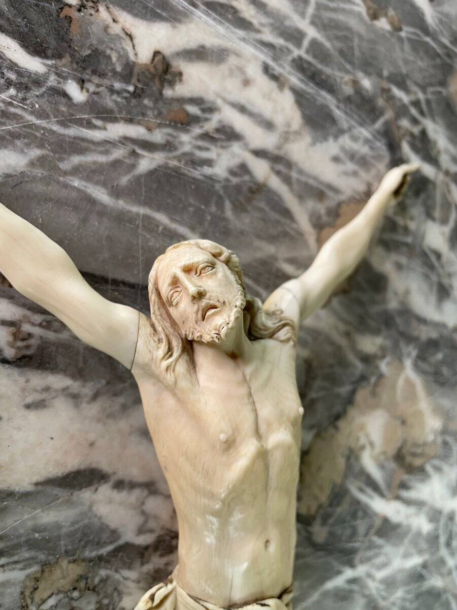 Christ in ivory, late 19th century in accordance with CITES regulations.