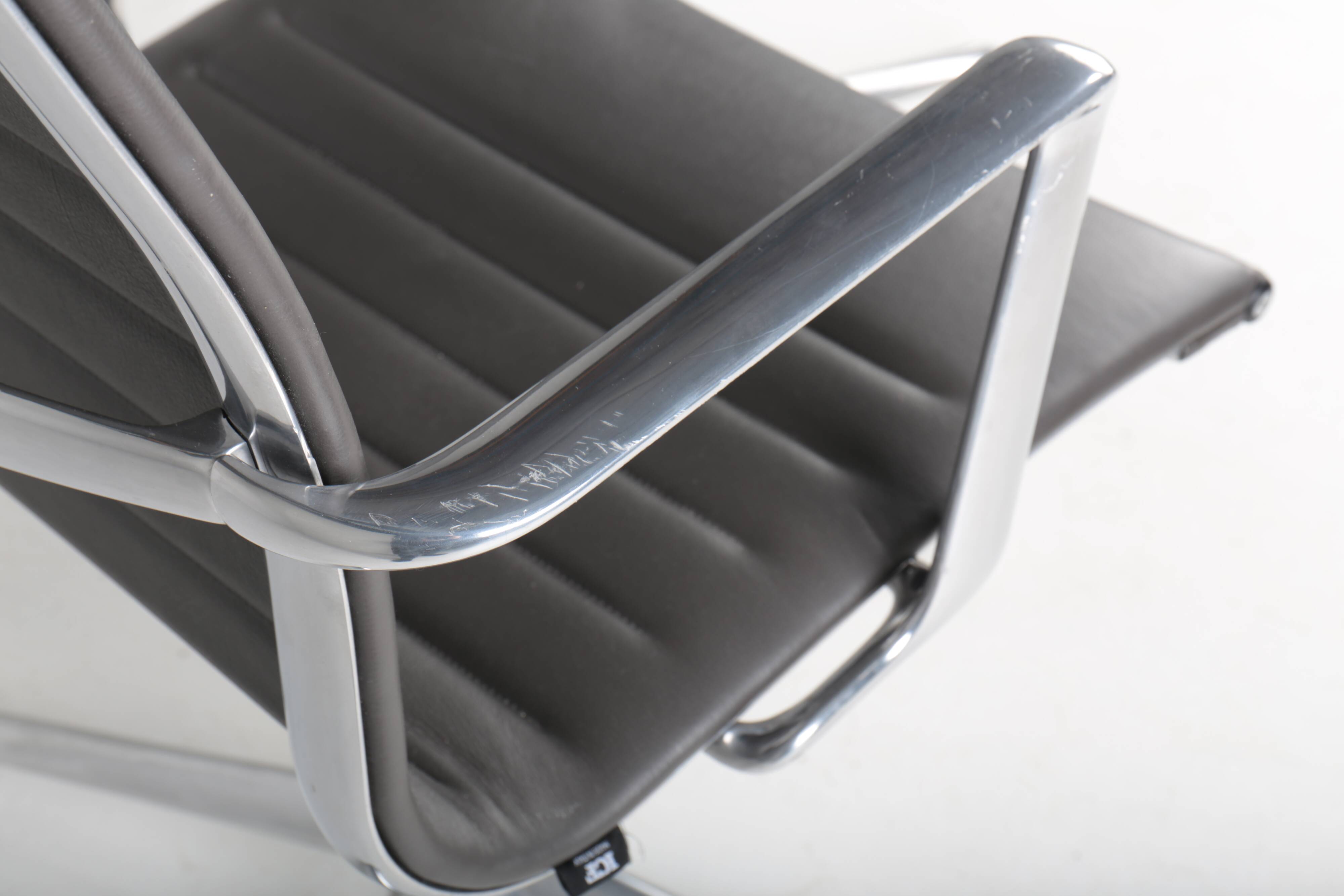 Paire de fauteuils de bureau ICF Una Chair Management