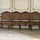 Grande banquette Louis XV en bois naturel mouluré et sculpté, France XVIIIème siècle