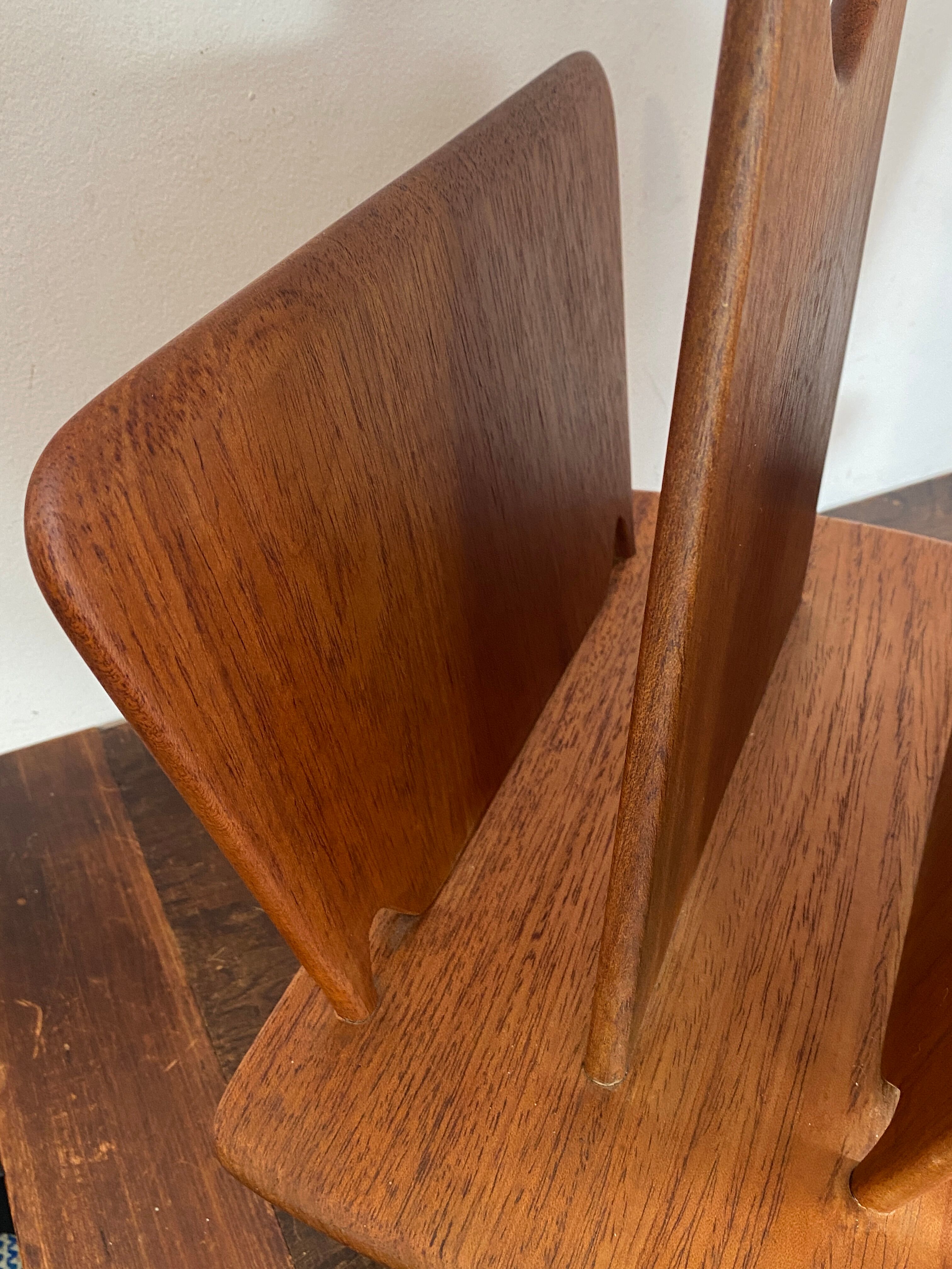 Magazine rack, in oak, by Pierre Cruège